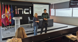 Ana del Ser junto al coronel al mando de la CiberComandancia de la Guardia Civil, Jorge Juan Pérez